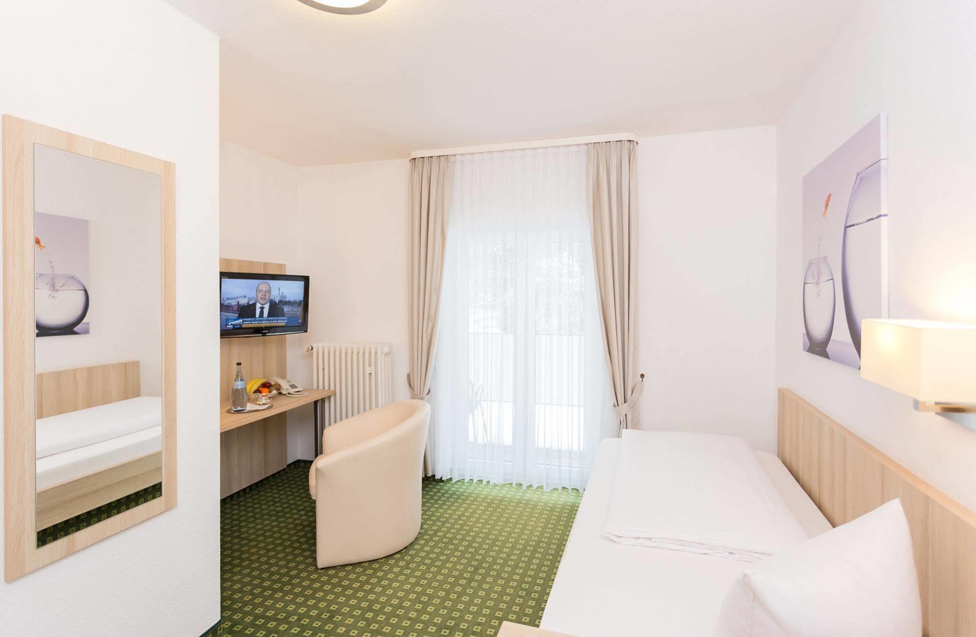 Hotel Pfaelzer Wald 바트버그자베른 외부 사진